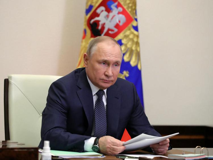 Mosca, parla Putin: “La Russia è riuscita a sostituire le importazioni nei settori chiave per la sovranità del Paese”