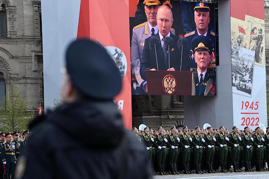 Mosca, alla parata della vittoria sul nazismo parla Putin: “Dalla Nato minaccia inammissibile ai nostri confini”