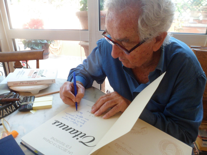 Editoria, è morto a 91 anni il giornalista romano Carlo Gregoretti: dall’Espresso a Panorama