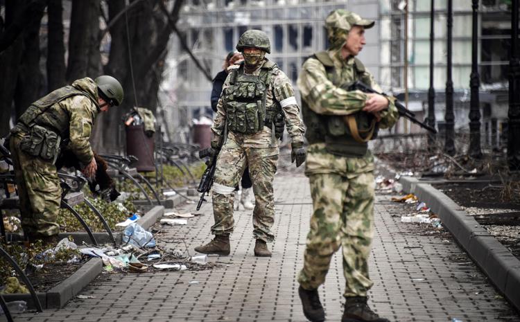 Guerra in Ucraina, la Russia annuncia tre giorni di tregua all’acciaieria Azovstal