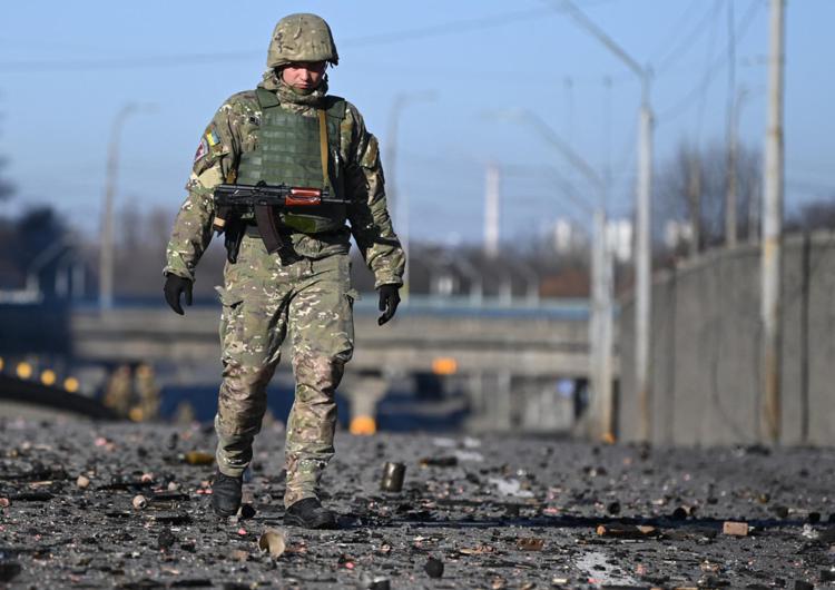 Guerra in Ucraina, le perdite russe: 27.900 soldati, 1.235 carri armati, 3.009 mezzi corazzati, 578 sistemi d’artiglieria, 198 lanciarazzi multipli, 90 sistemi di difesa antiaerea e 13 navi