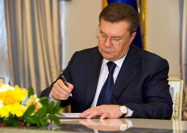 Ucraina, l’ex presidente Viktor Yanukovich condannato a 13 anni di carcere per tradimento