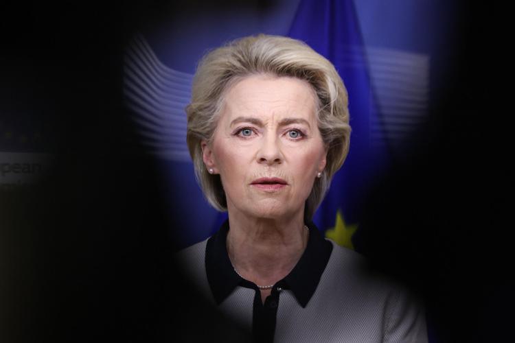 Guerra in Ucraina, parla Ursula von der Leyen: “Le sanzioni stanno mordendo duramente l’economia russa”