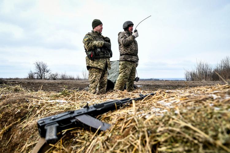 Guerra in Ucraina, secondo i servizi segreti inglesi la Russia “Ha probabilmente subito perdite devastanti a livello di giovani ufficiali”