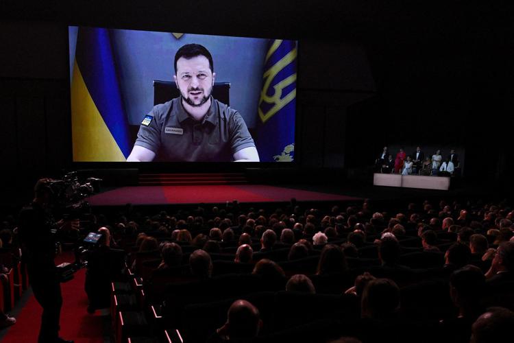 Festival del cinema di Cannes: collegamento a sorpresa di Zelensky