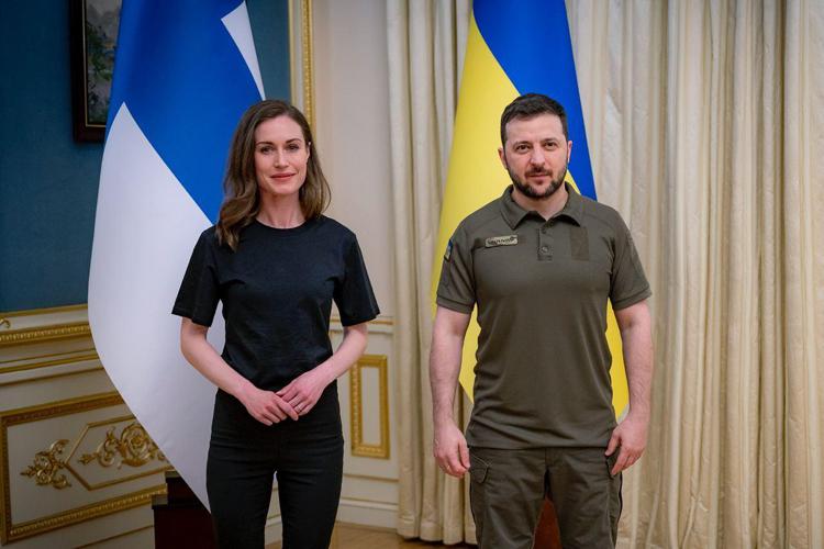 Il presidente ucraino Zelensky ha ricevuto a Kiev la premier finlandese Sanna Marin