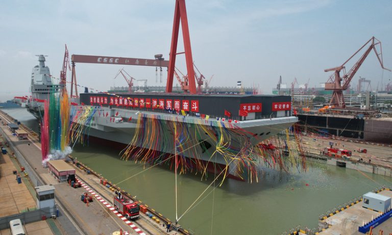 La Cina ha varato la sua terza portaerei