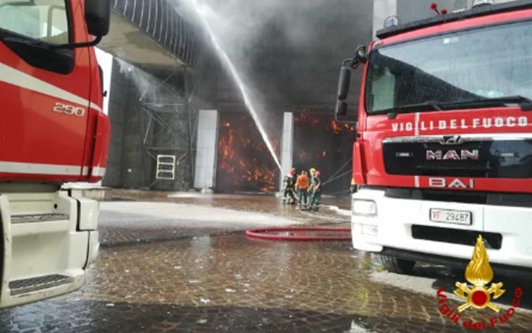 L’incendio a Malagrotta, secondo Arpa Lazio a Fiumicino il livello della diossina è oltre il limite. Bonifiche ancora in corso
