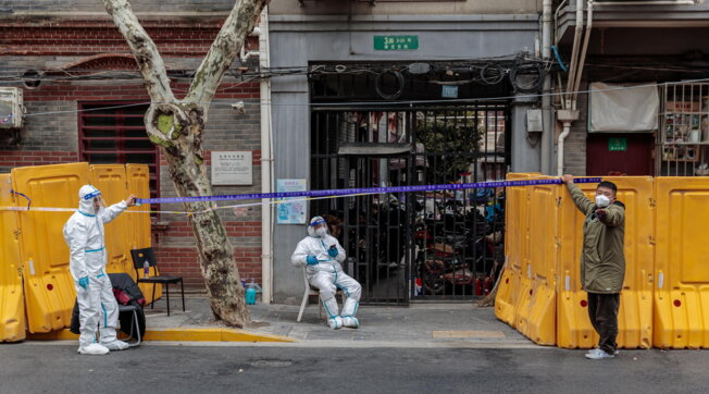 Covid, due milioni di abitanti di Shanghai ancora in un duro lockdown