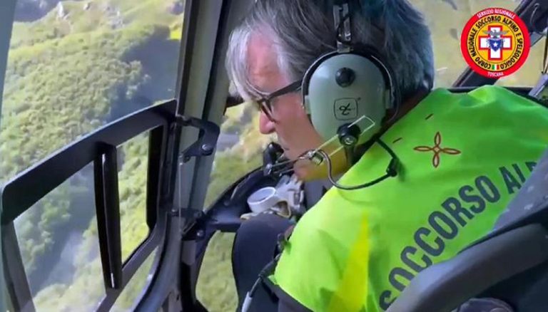 Elicottero scomparso sull’Appennino tosco-emiliano: individuato un cratere con detriti sul monte Cusna