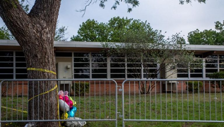 Usa, verrà demolita la Robb Elementary School di Uvalde dove un giovane ha ucciso 2 insegnanti e 19 alunni