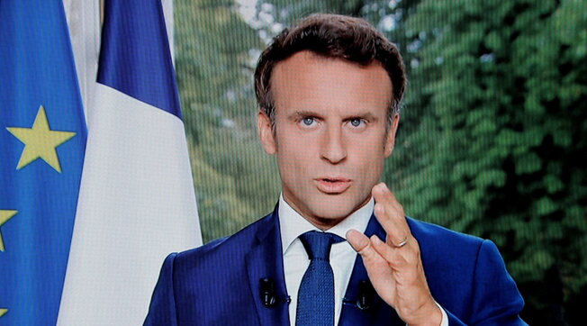 Francia, parla il presidente Macron: “Al momento è escluso un governo di unità nazionale”