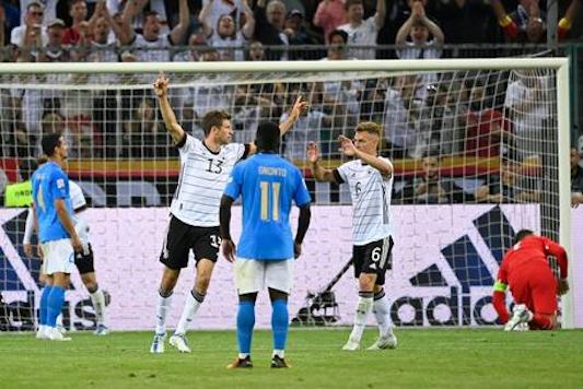 Calcio, Italia Kaputt: 5-2 contro la Germania, una sconfitta umiliante e devastante