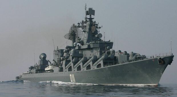 L’incrociatore russo “Varyag” in navigazione al largo delle coste pugliesi