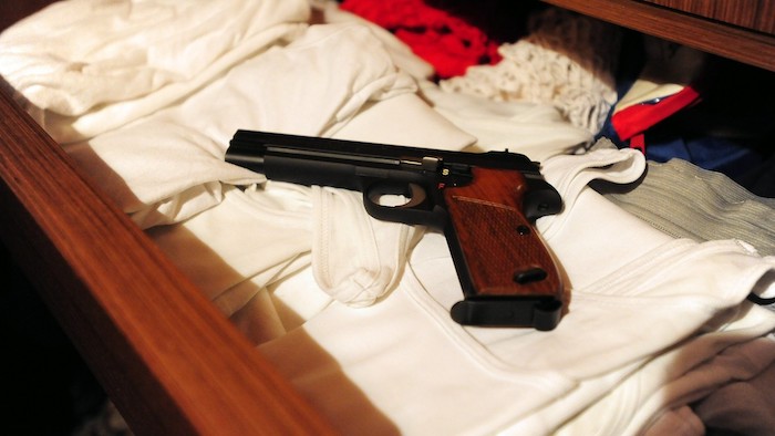 Usa, in Florida un bimbo di due anni uccide il padre con la pistola lasciata incustodita