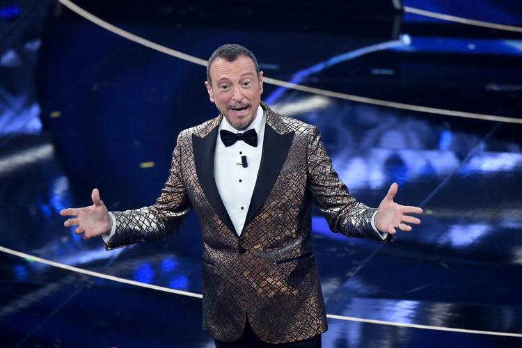 Amadeus anticipa i tempi di Sanremo 2023 e pubblica il regolamento del 73° Festival della Canzone Italiana, il quarto nella veste di Direttore Artistico e Conduttore