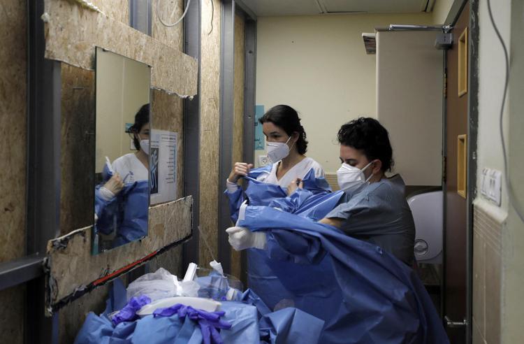 Covid, report dell’Iss: in calo contagi e incidenza Rt in Italia