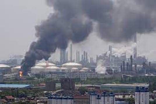 Cina: incendio nell’impianto petrolchimico Sinopec a Shanghai