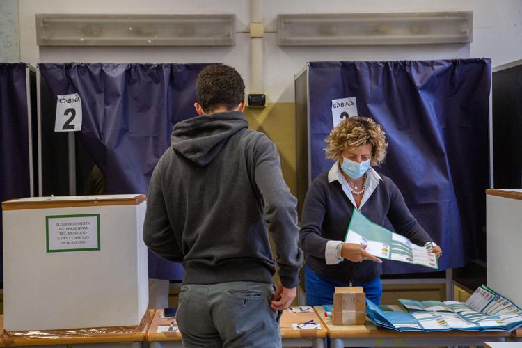 Amministrative del 12 giugno, mascherine non obbligatorie ma fortemente raccomandate