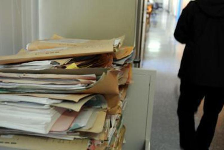 La burocrazia “soffoca” anche i Comuni: 251 euro all’anno per i cittadini