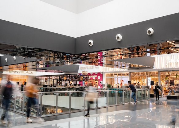 Roma, arrestato un 18enne per rapina in un centro commerciale