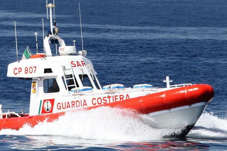 Castel Volturno (Caserta): 42enne muore in mare dopo aver salvato due bambini in difficoltà a causa delle acque agitate