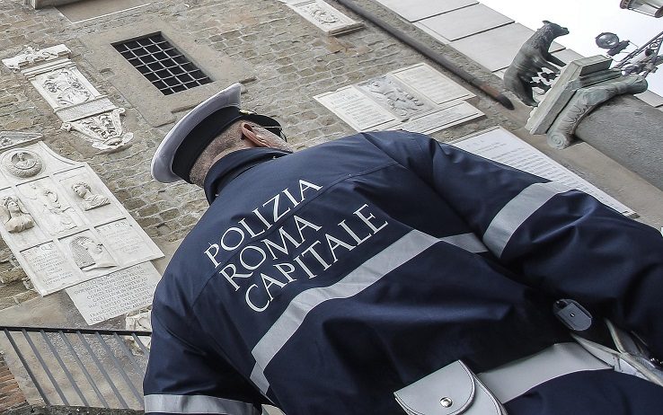 Roma, occupa una casa dell’Ater per affittarla a stranieri: 40enne denunciato per truffa