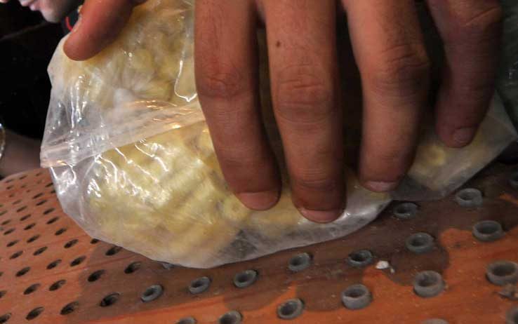 Roma, aveva nascosto la droga nell’insalata: un arresto a Tor Bella Monaca