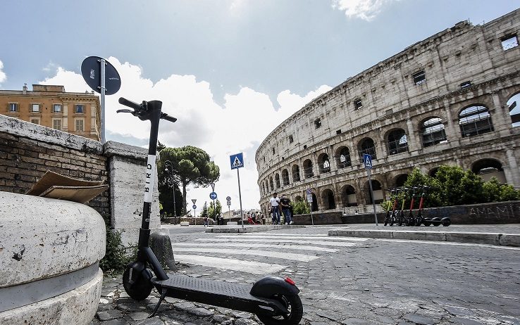 Roma “invasa” da oltre 14mila monopattini elettrici