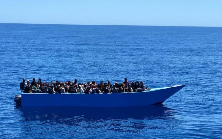 Lampedusa, sbarcati venti tunisini a bordo di un gommone