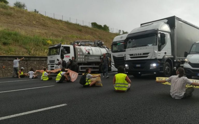 Roma, bloccato sul Gra l’ennesimo tentativo di blocco degli ambientalisti