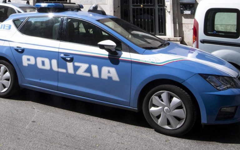 Roma, a Tor Pignattara un 42enne è stato aggredito da otto giovani per essersi rifiutato di dare una sigaretti