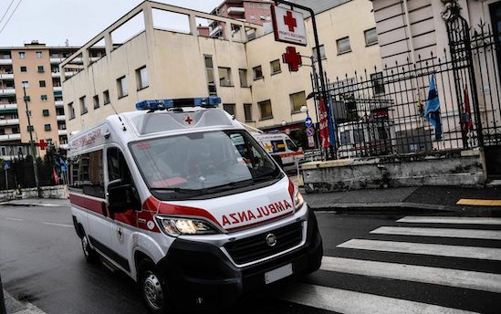 Roma, motociclista investe e uccide un uomo di 58 anni all’Euro
