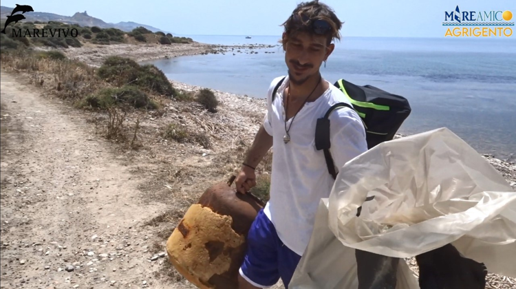 Giornata mondiale dell’Ambiente: i cittadini di Punta Bianca (Agrigento) raccolgono 50 sacchi di rifiuti