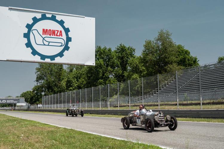 La 1000 Miglia ha fatto il suo arrivo all’Autodromo Nazionale di Monza per il rush finale