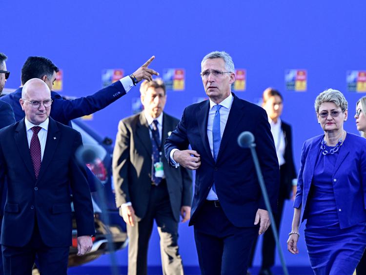 Vertice della Nato, parla Stoltemberg: “Dalla Cina una sfida ai nostri valori occidentali”