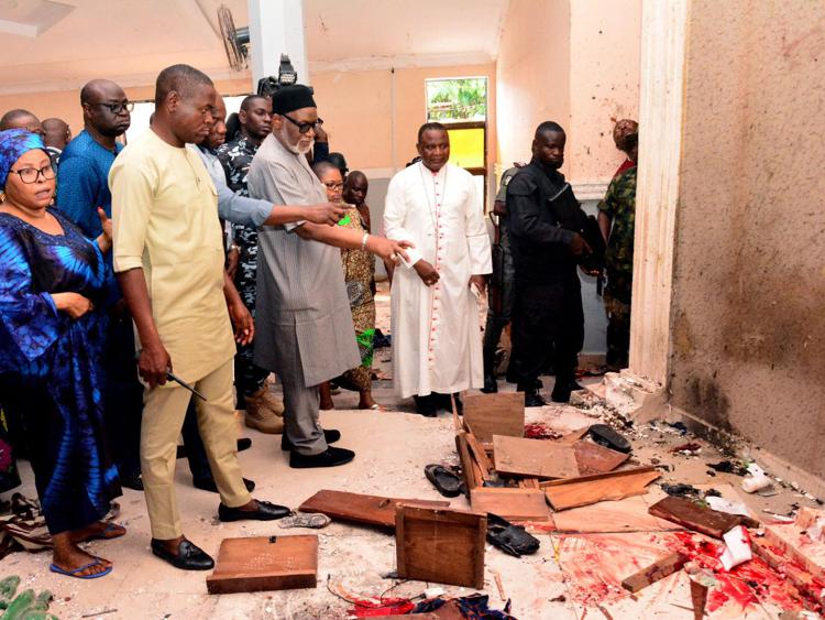 Orrore in Nigeria, il bilancio definitivo dell’attacco alla chiesa cristiana di Owo è di 100 morti