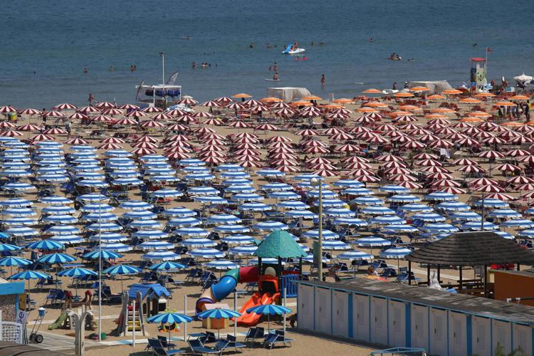 Ponte del 2 giugno: tutti esaurito nelle località balneari: 14 milioni di turisti in viaggio