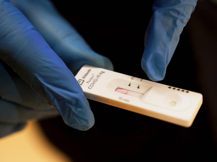 Covid, per il virologo Pregliasco “Una persona con Omicron 5 può contagiarne altre 15-17”