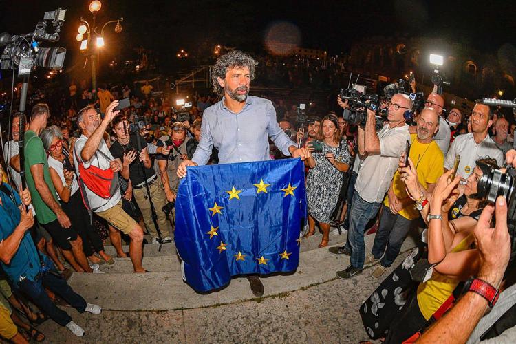 Verona, l’ex calciatore Damiano Tommasi è il nuovo sindaco per il centrosinistra