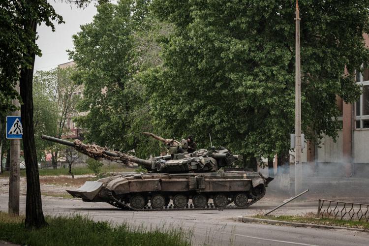 Guerra in Ucraina, l’esercito di Kiev si ritira da Severodonetsk in posizioni più fortificate
