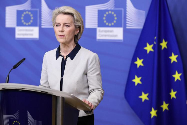 Ursula von der Leyen: “L’Ucraina è candidata ad entrare nella Ue ma deve fare le riforme”