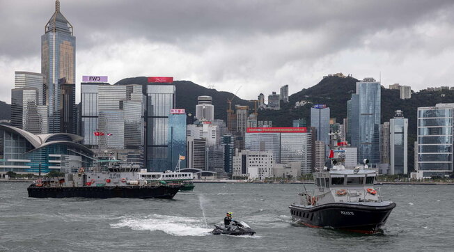 Covid, ad Honk Kong chi è positivo deve indossare un braccialetto elettronico e stare a stare a casa