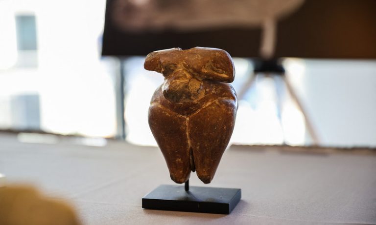 Usa: più di 140 opere antiche trafugate sono state consegnate oggi alle autorità italiane nel corso di una cerimonia avvenuta a New York