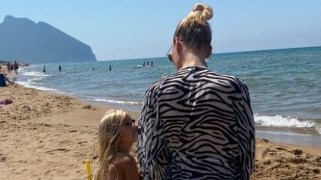 Sabaudia (Latina), Ilary Blasi si è sistemata nella villa di famiglia affacciata sulla spiaggia