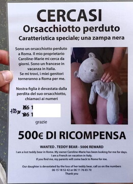 Roma, smarrito l’orsacchiotto dalla zampa nera: 500 euro di ricompensa a chi lo restituisce alla piccola Caroline-Marie
