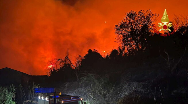 Emergenza incendi: in un mese quasi 33mila interventi dei vigili del fuoco
