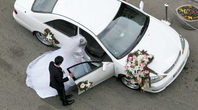 Iran, a Shiraz spara con il fucile per festeggiare un matrimonio: uccisa la sposa