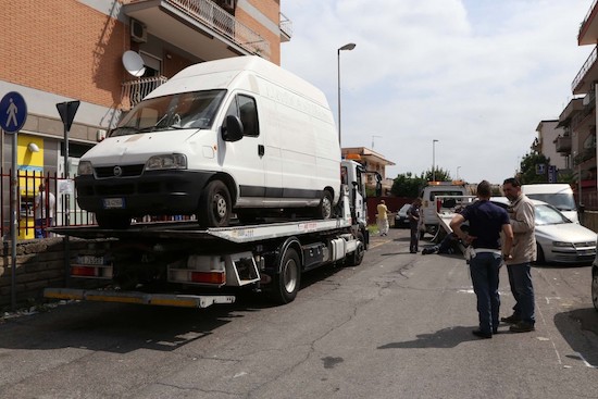 Roma, assalto ad un portavalori al Casilino: preso il bottino di 350mila euro da cinque rapinatori