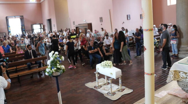 San Giuliano Milanese, ai funerali della piccola Diana parla l’Arcivescovo Delpini: “Condividiamo lo sconcerto e l’orrore”
